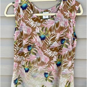 Cabi double layered parlor blouse. Layer hem with split back.